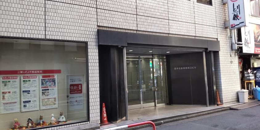 メンズTBC 新宿本店ビルの入り口